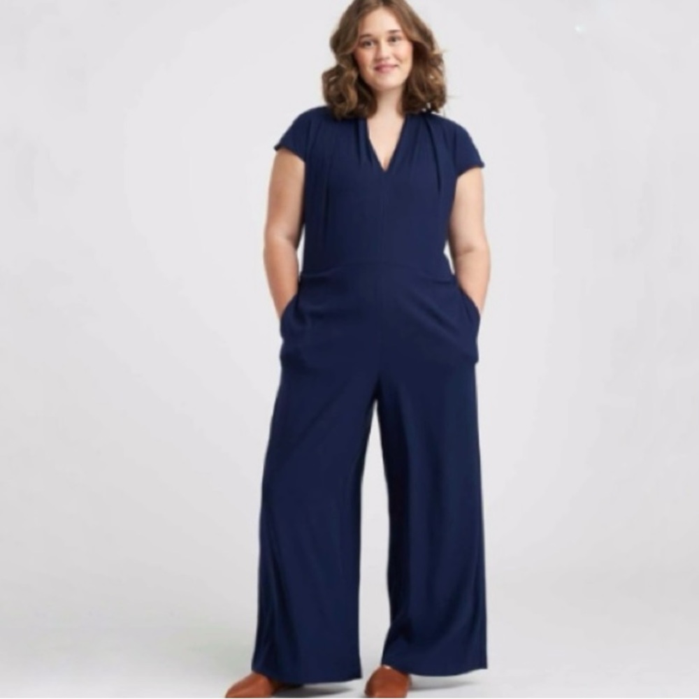 NWT Universal Standard Cambria Luxe Twill Wide Leg Jumpsuit Navy Size S/14-16.